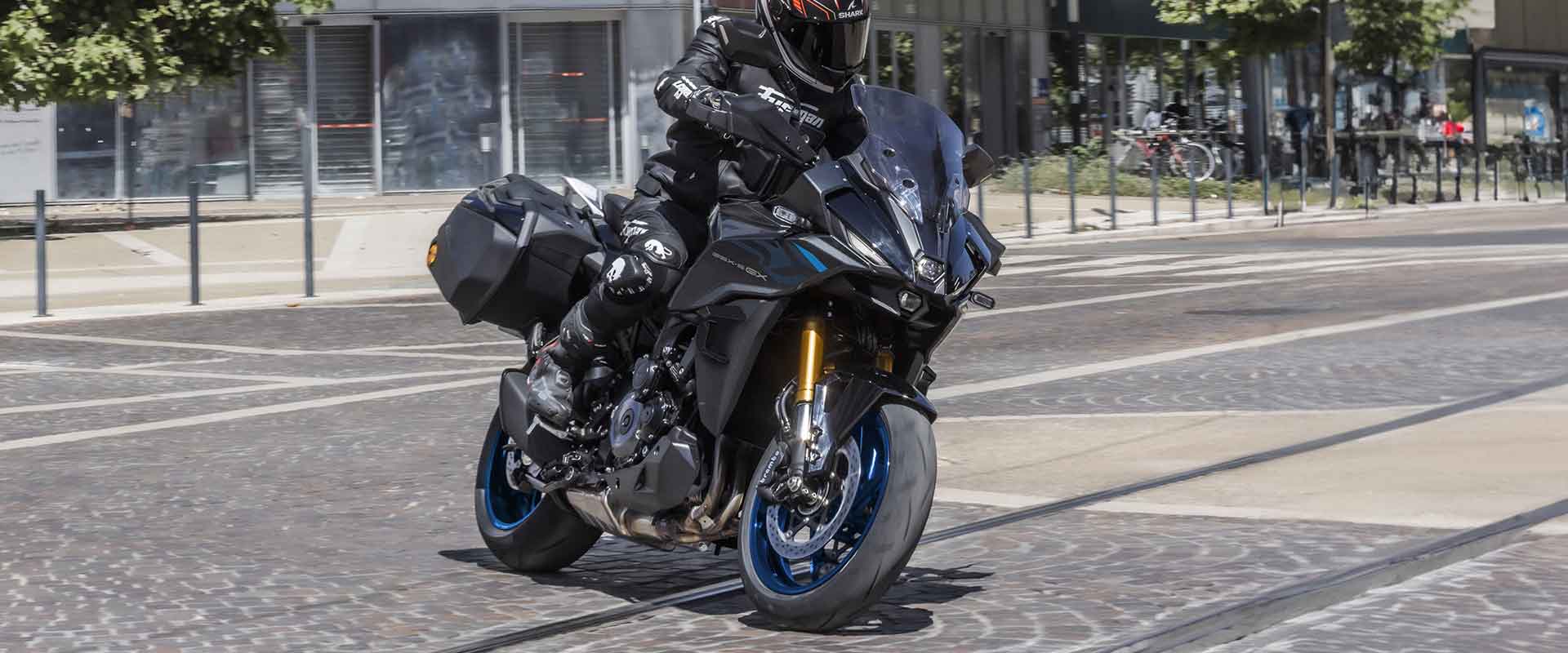 Suzuki gsx s1000gx m6 action 8
